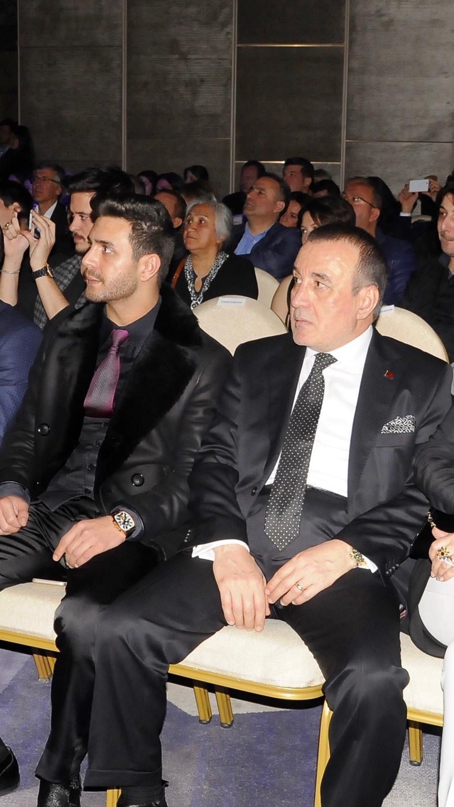 Öncü Sönmez, babasının ölüm yıl dönümünde 10 bin aileye erzak dağıttı