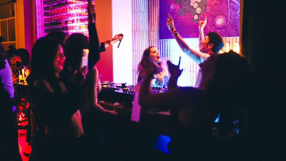 Özel topluluğa dönüştü