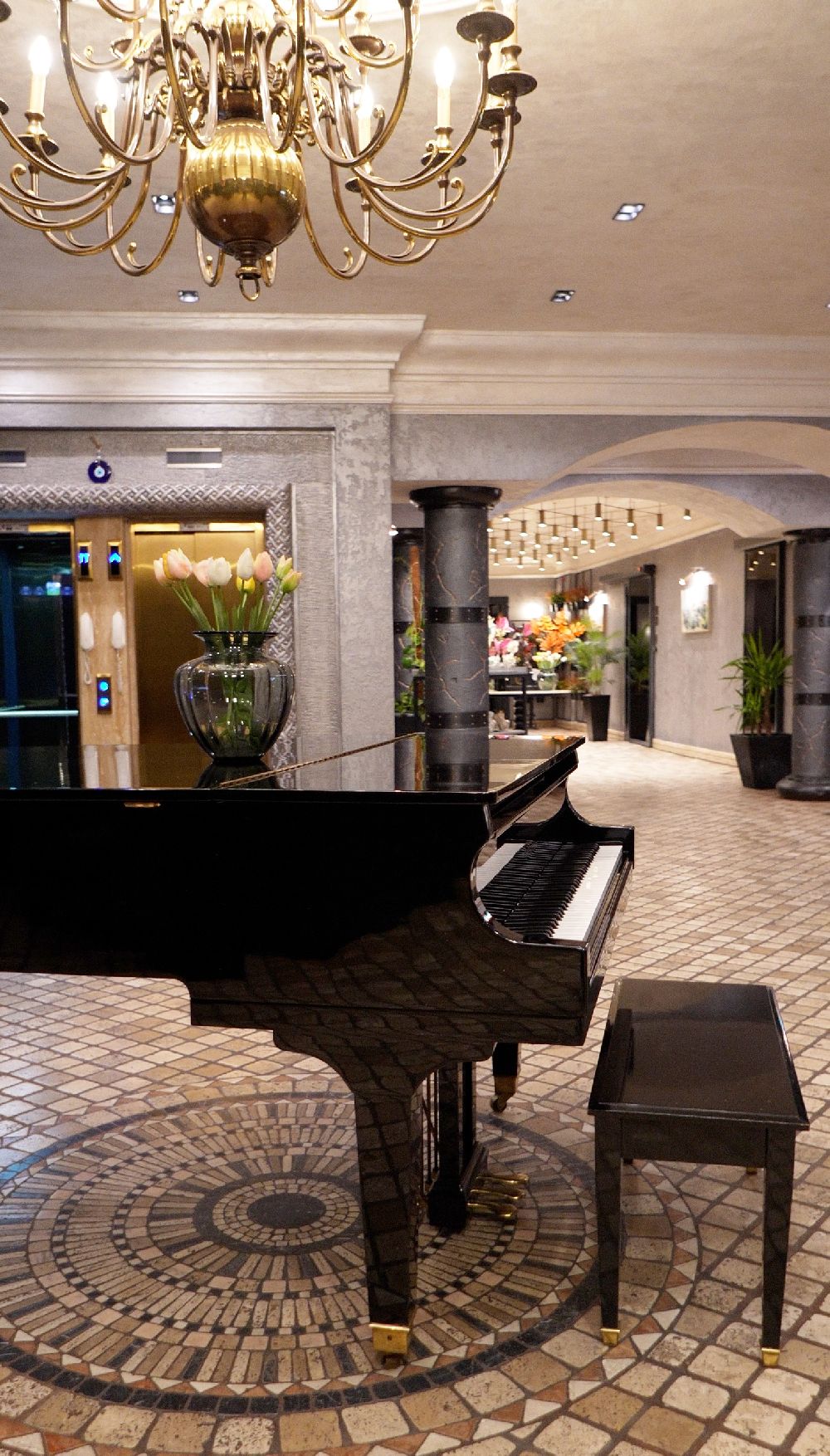 Yeni bir hikâye, aynı zarafet