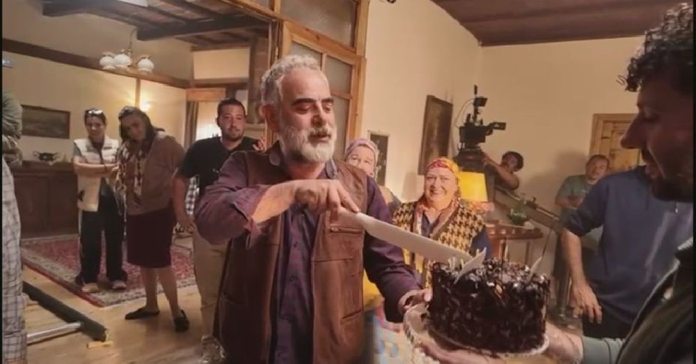 Yurdaer Okur'a sette sürpriz doğum günü kutlaması