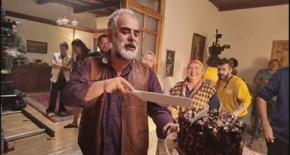 Yurdaer Okur'a sette sürpriz doğum günü kutlaması