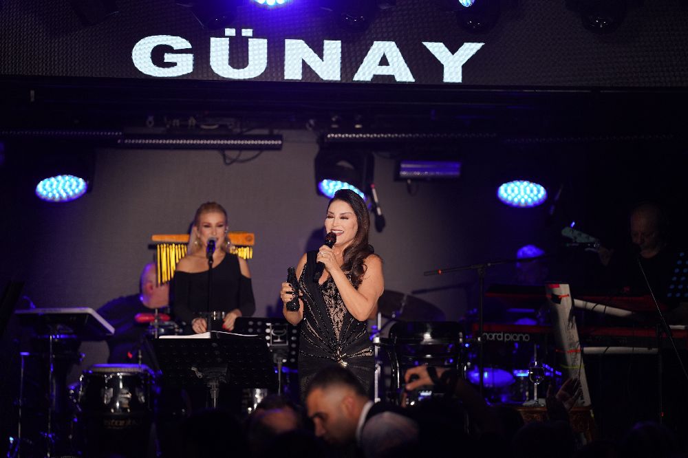 Aşkın Nur Yengi’den unutulmaz gece