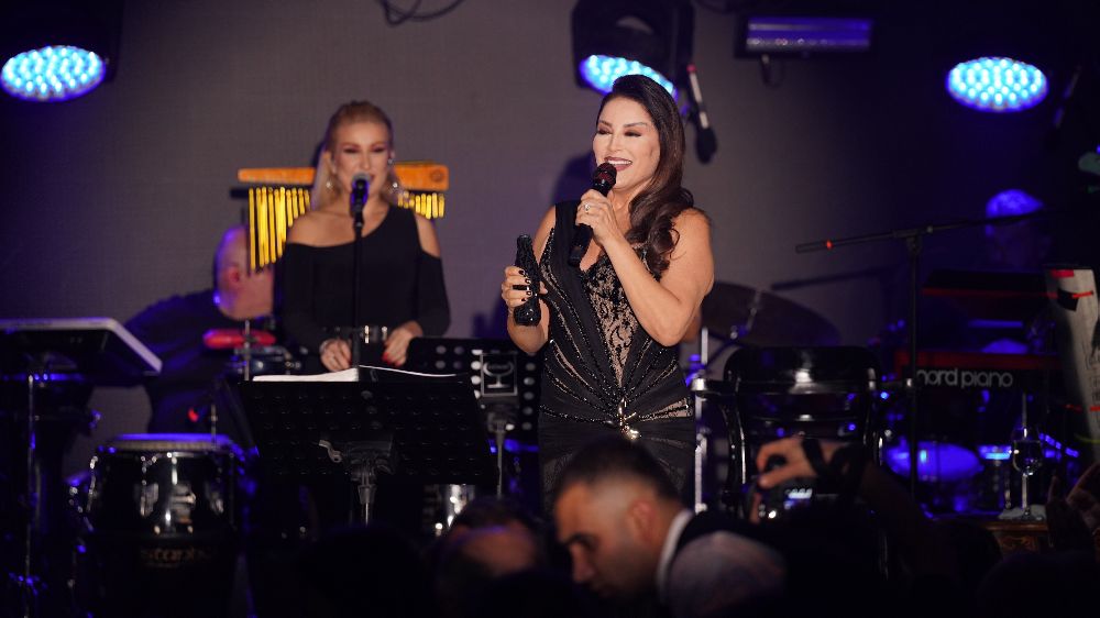 Aşkın Nur Yengi’den unutulmaz gece