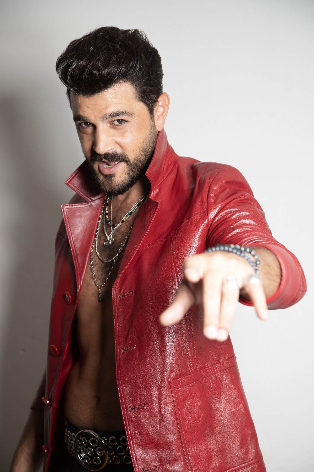 Burak Sevinç’ten Devlerin Aşkı performansı