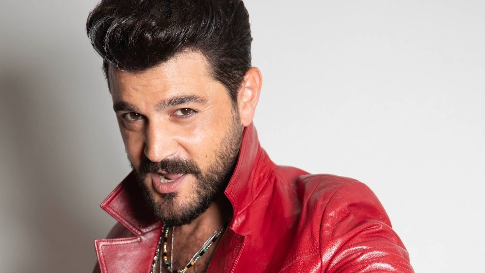 Burak Sevinç’ten Devlerin Aşkı performansı