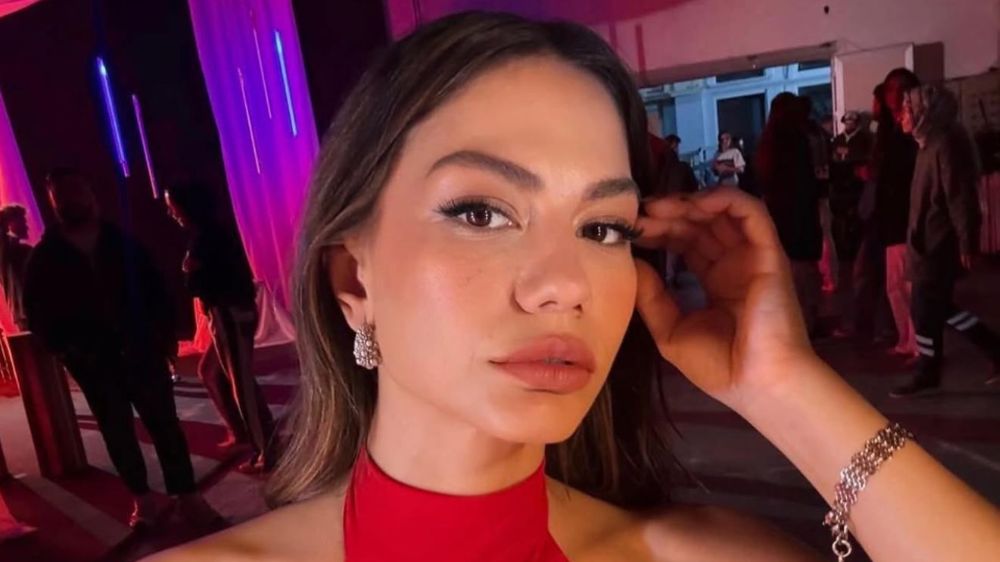 Demet Özdemir'e Yılın İlham Verici Kadın Oyuncu ödülü