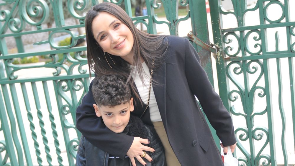 Gökçe Akyıldız oğluyla Nişantaşı turu yaptı!