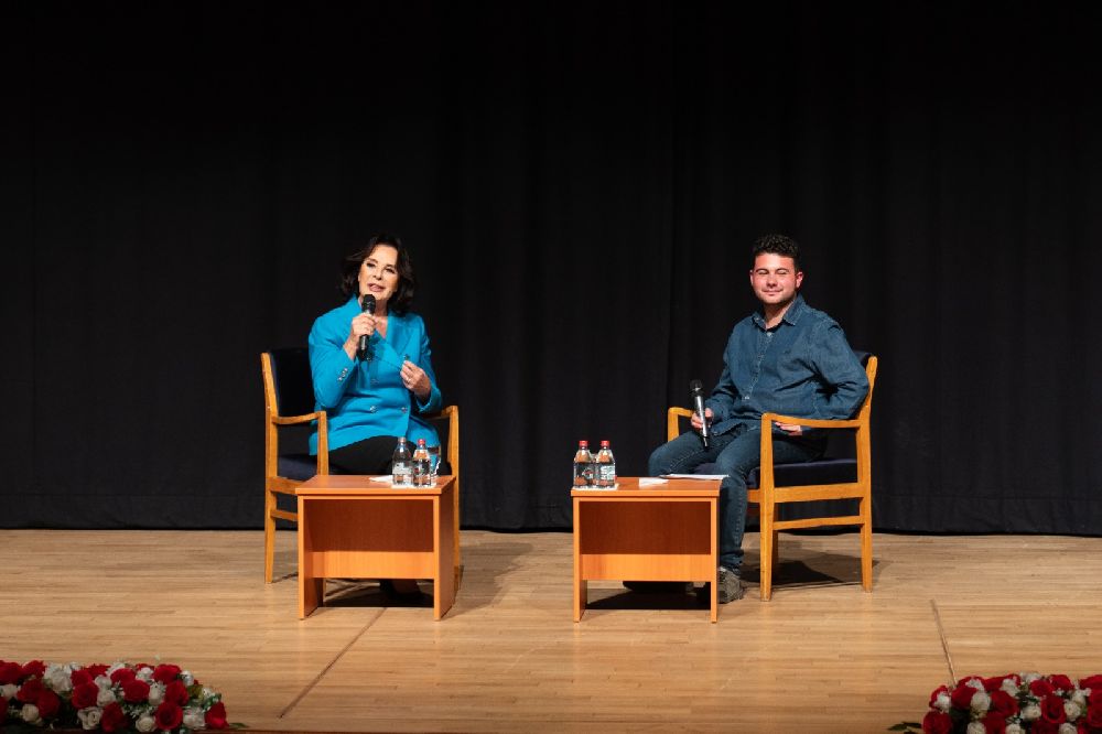 Hülya Koçyiğit oyunculuğun yalnızca duygu değil aynı zamanda teknik bir süreç olduğuna dikkat çekti