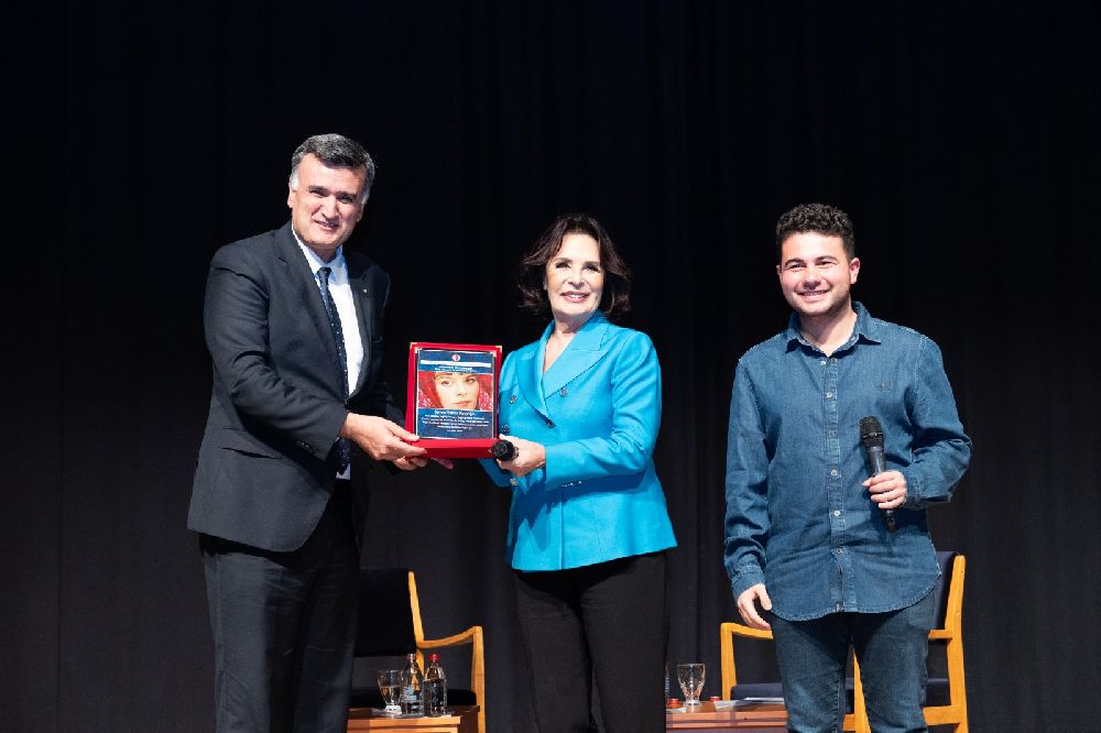 Hülya Koçyiğit oyunculuğun yalnızca duygu değil aynı zamanda teknik bir süreç olduğuna dikkat çekti