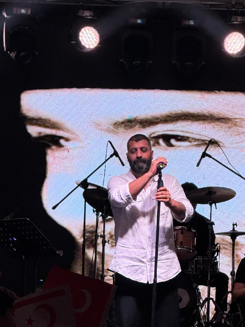 Özgür Tüzer'den Kıbrıslı dinleyicilerine özel konser!