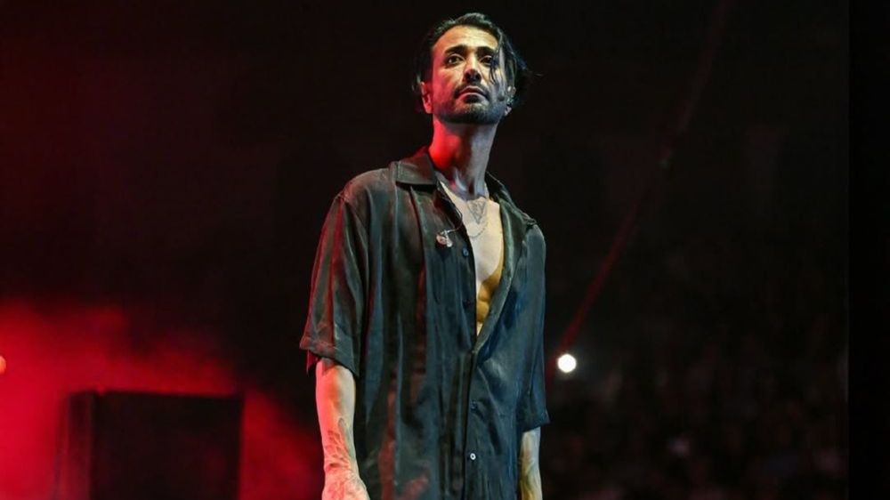 Tan Taşçı, 13 yaşındaki bir çocuğun katliam yapması üzerine ateş püskürdü ve bazı sanatçılara tepki gösteri