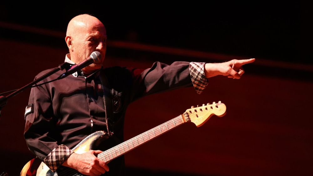 AASSM'de yeni yıl coşkusu Fuat Güner sahnedeydi