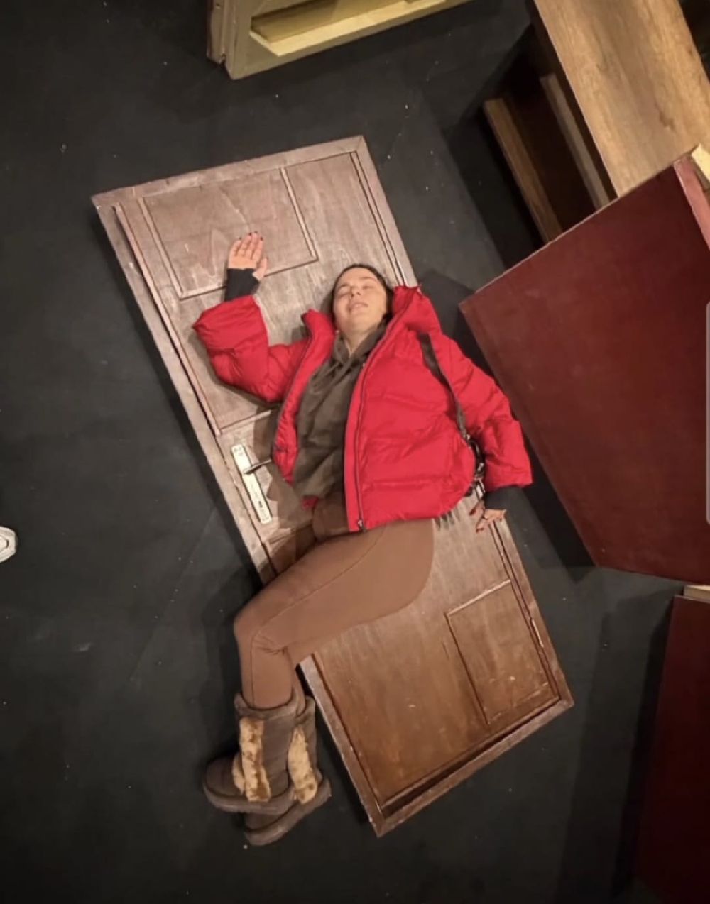 Aslı Bekiroğlu sahne kazası geçirdi!