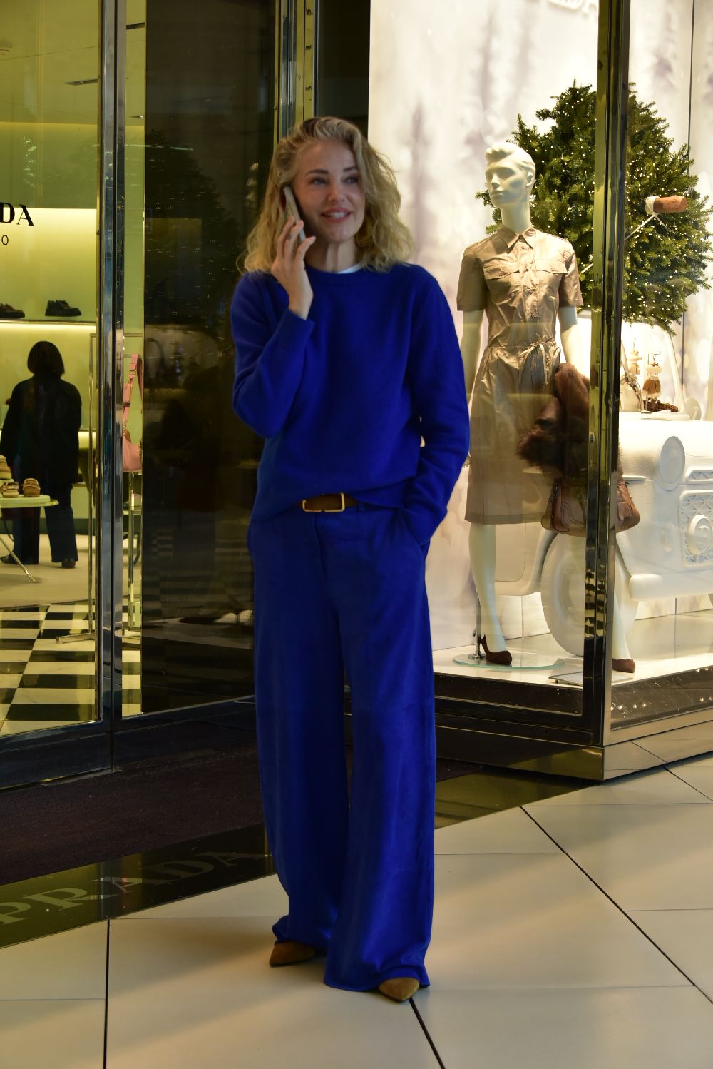 Burcu Esmersoy'un AVM tarzı