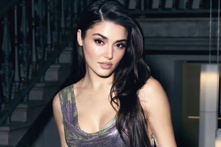 Hande Erçel'in ünlü yapımıcı Onur Güvenatam ile aşk yaşadığı iddia edildi
