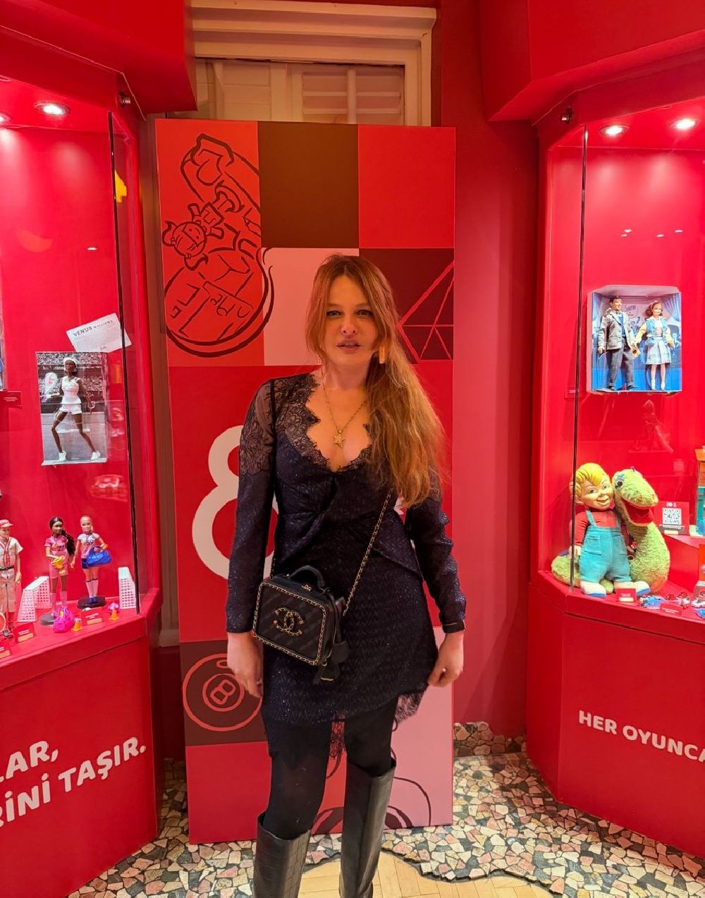 Naz Elmas Oyuncak Müzesi’nde neşesiyle göz doldurdu