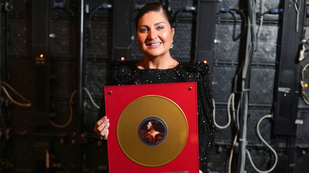 Sibel Can’a altın plak!