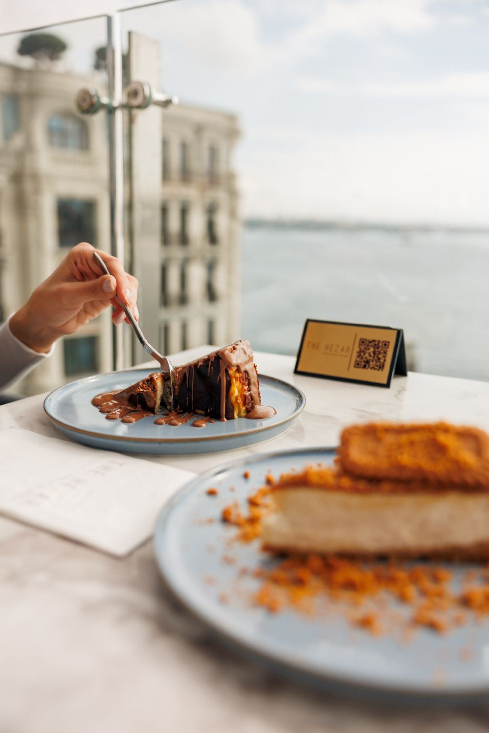 The Wings Hotels teraslarında Boğaz manzaralı bir gastronomi deneyimi