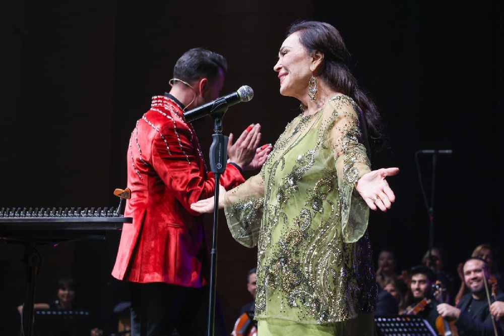 Türkan Şoray İyilik Korosu'yla sahnede