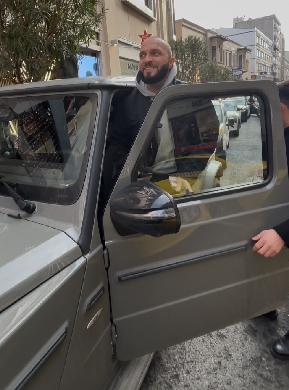 Berkay milyonluk aracıyla dikkat çekti