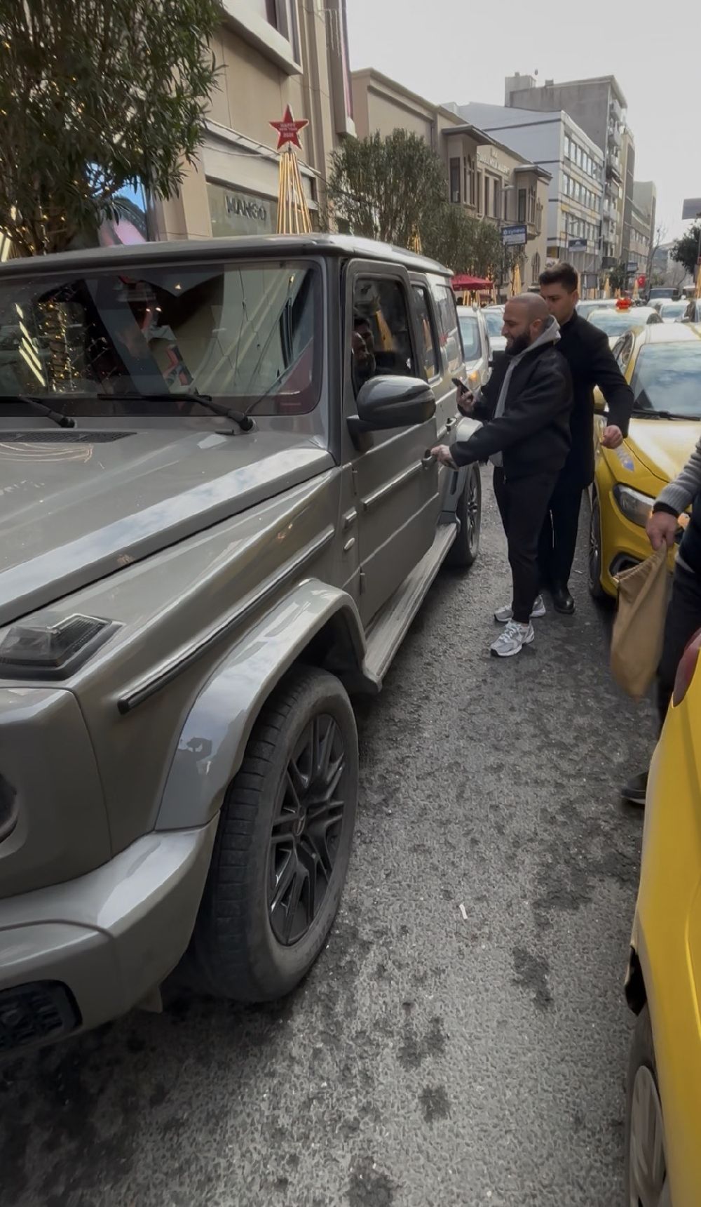 Berkay milyonluk aracıyla dikkat çekti