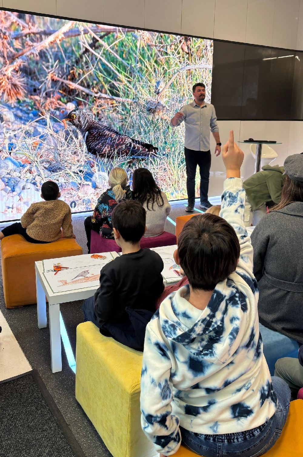 Çocuklara sanat, yaratıcılık ve lezzet dolu atölyeler sunuyor