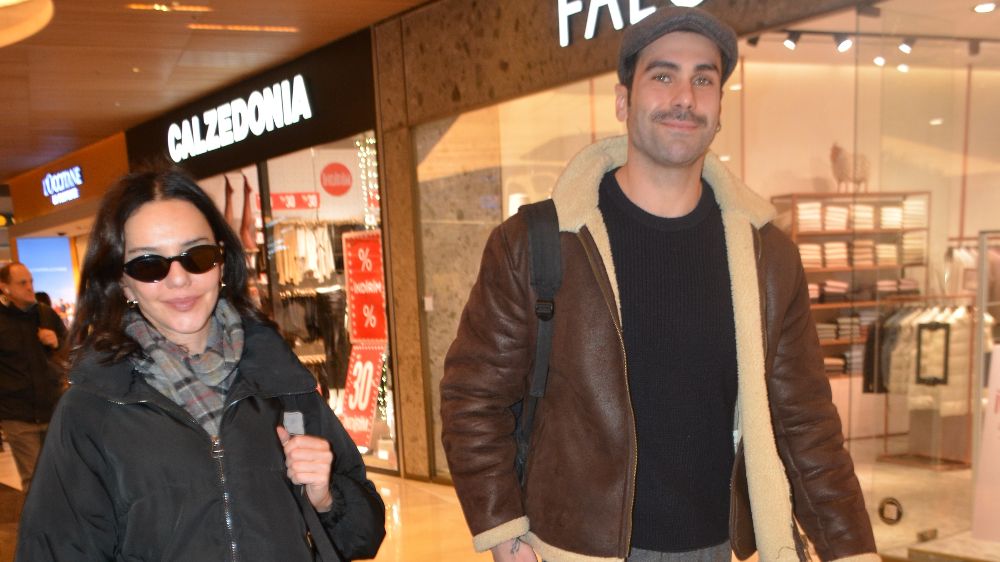 Hande Ataizi ve sevgilisi Dinç Aydoğdu'nun AVM tarzı   