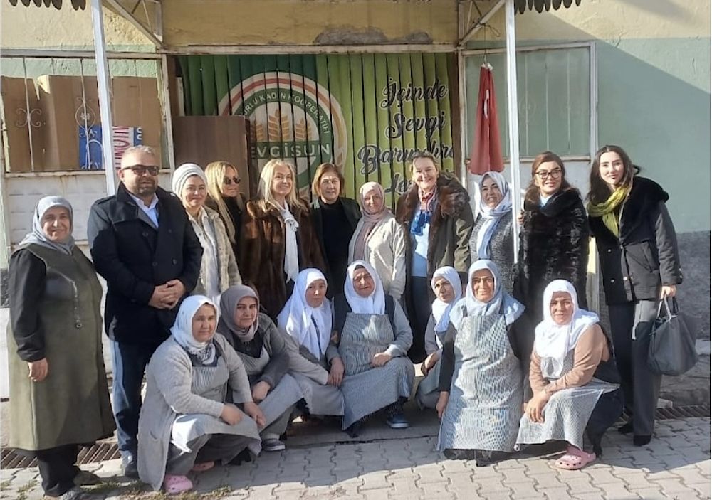 Kadın eli değdi raflar şenlendi