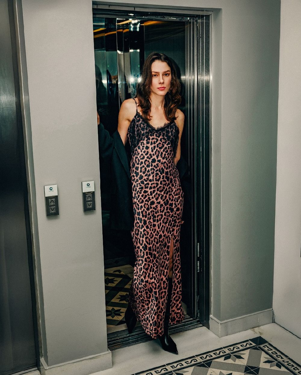 Sevgililer Günü’nde zarafetin, ışıltının ve cesur dokunuşların buluştuğu an