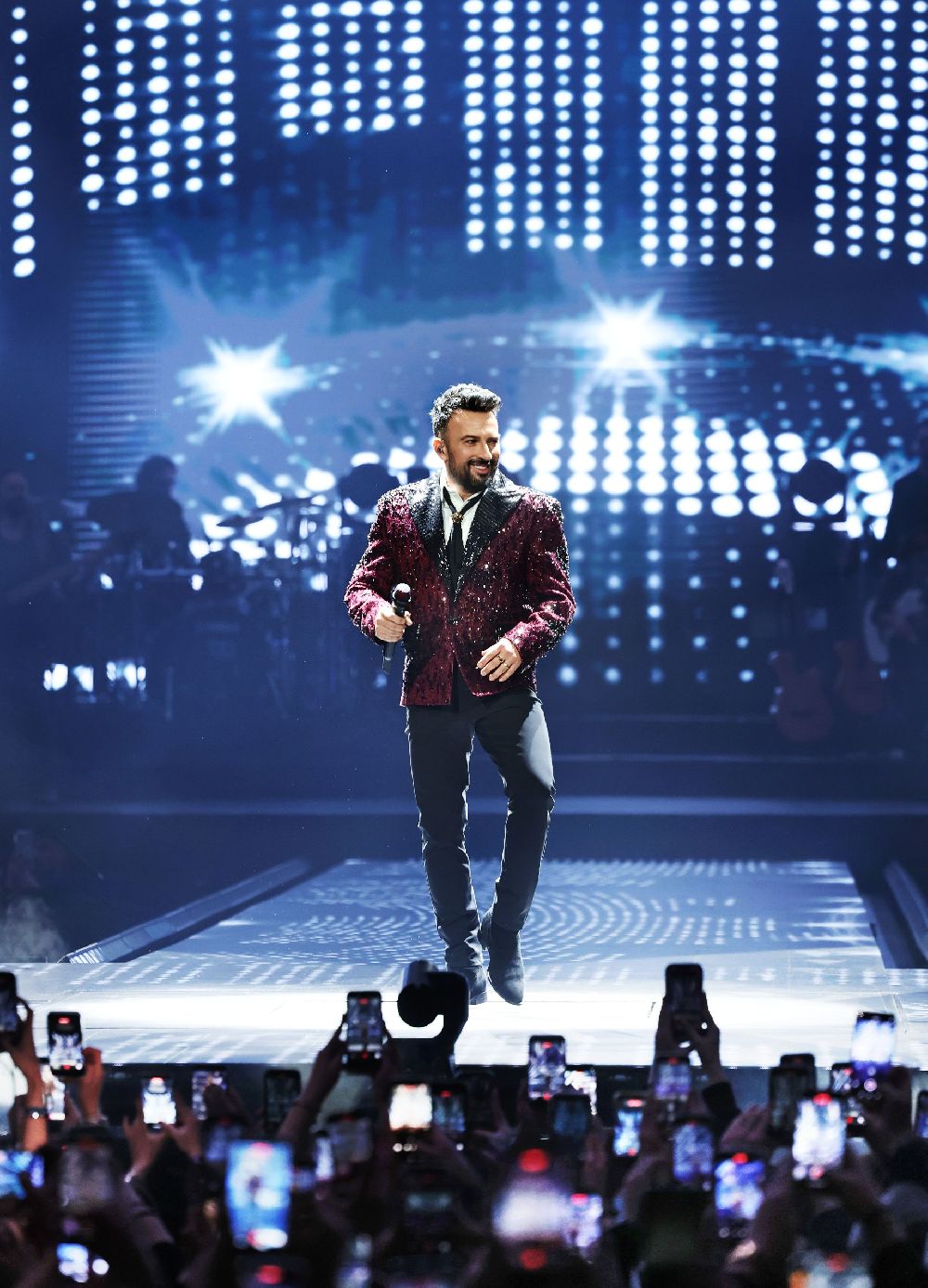 Tarkan gündeme oturdu