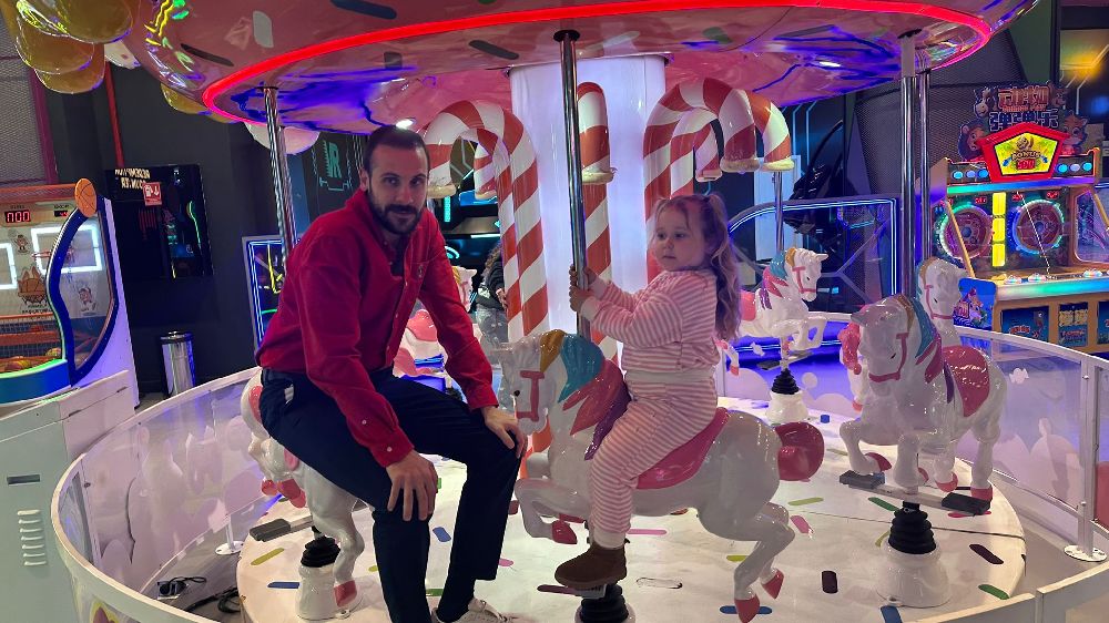 Ümit Erdim çocuklarıyla çocuk oldu