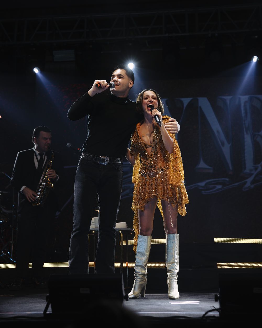 Zeynep Bastık’tan Kıbrıs’ta yılbaşı şovu