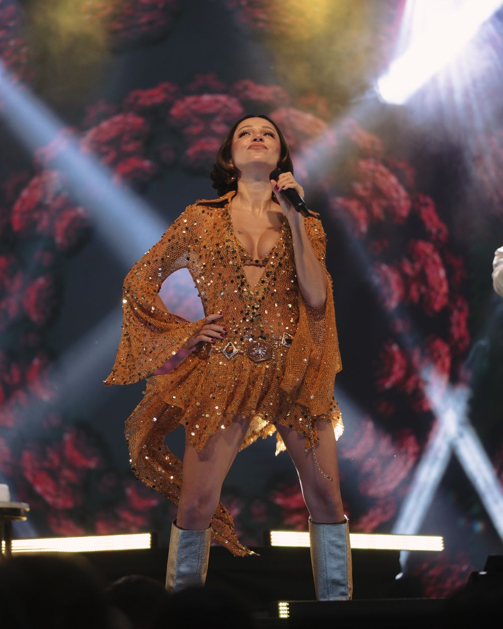 Zeynep Bastık’tan Kıbrıs’ta yılbaşı şovu
