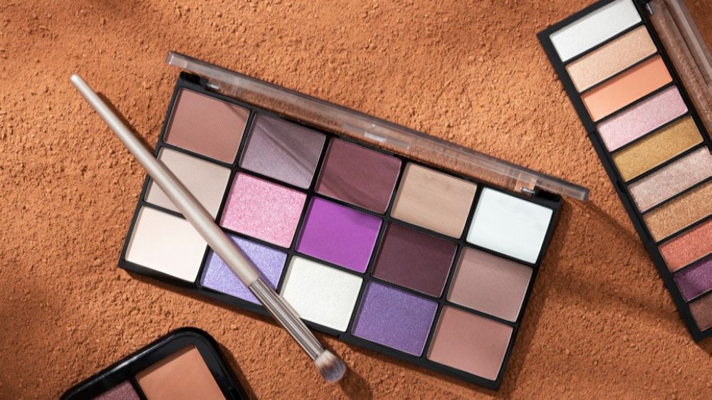 Bakışlara Derinlik Kazandıran Far İle Göz Makyajı