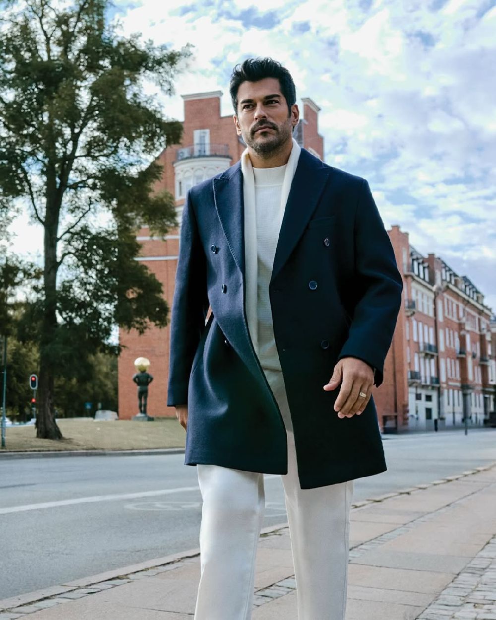 Burak Özçivit, Abu Dabi ve Dubai’de yatırım yapıyor!