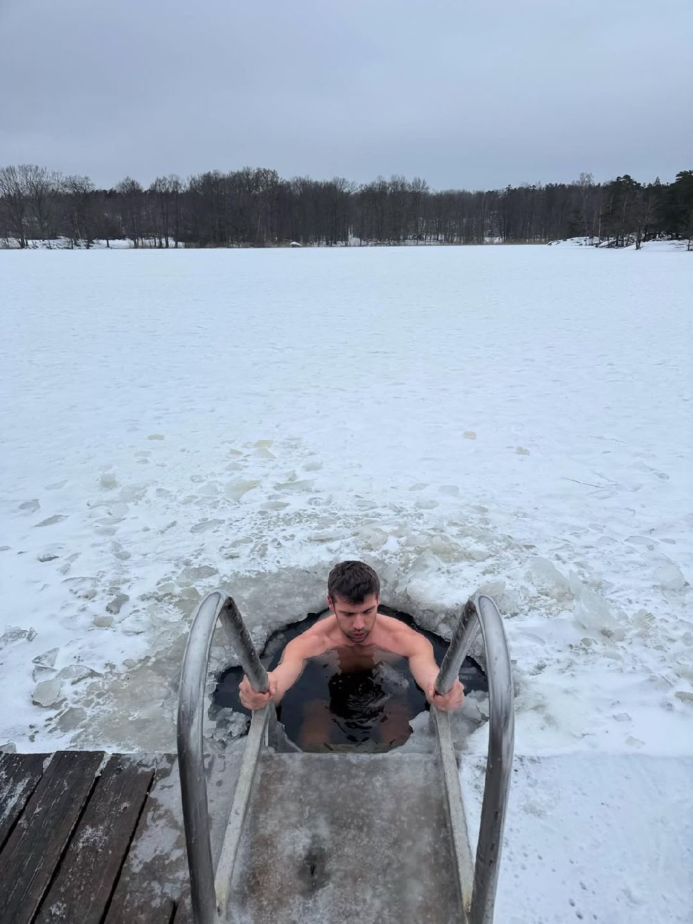 Caner Topçu eksi 20 derecede Norveç'te buzlu suya girdi