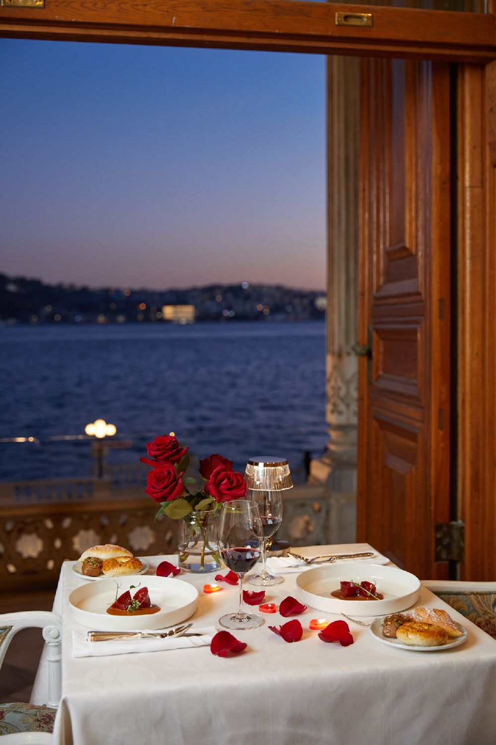 Çırağan Palace Kempinski İstanbul, Sevgililer Günü’nü ihtişamlı ve romantik anlara dönüştürüyor