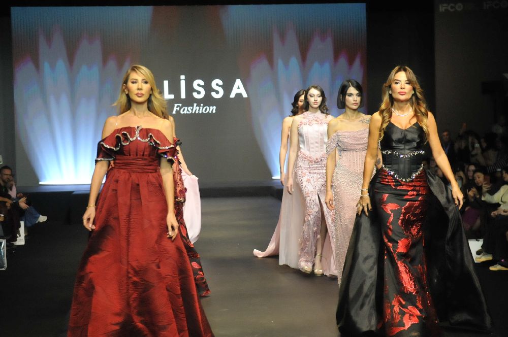İstanbul'daki moda şenliğine büyük ilgi