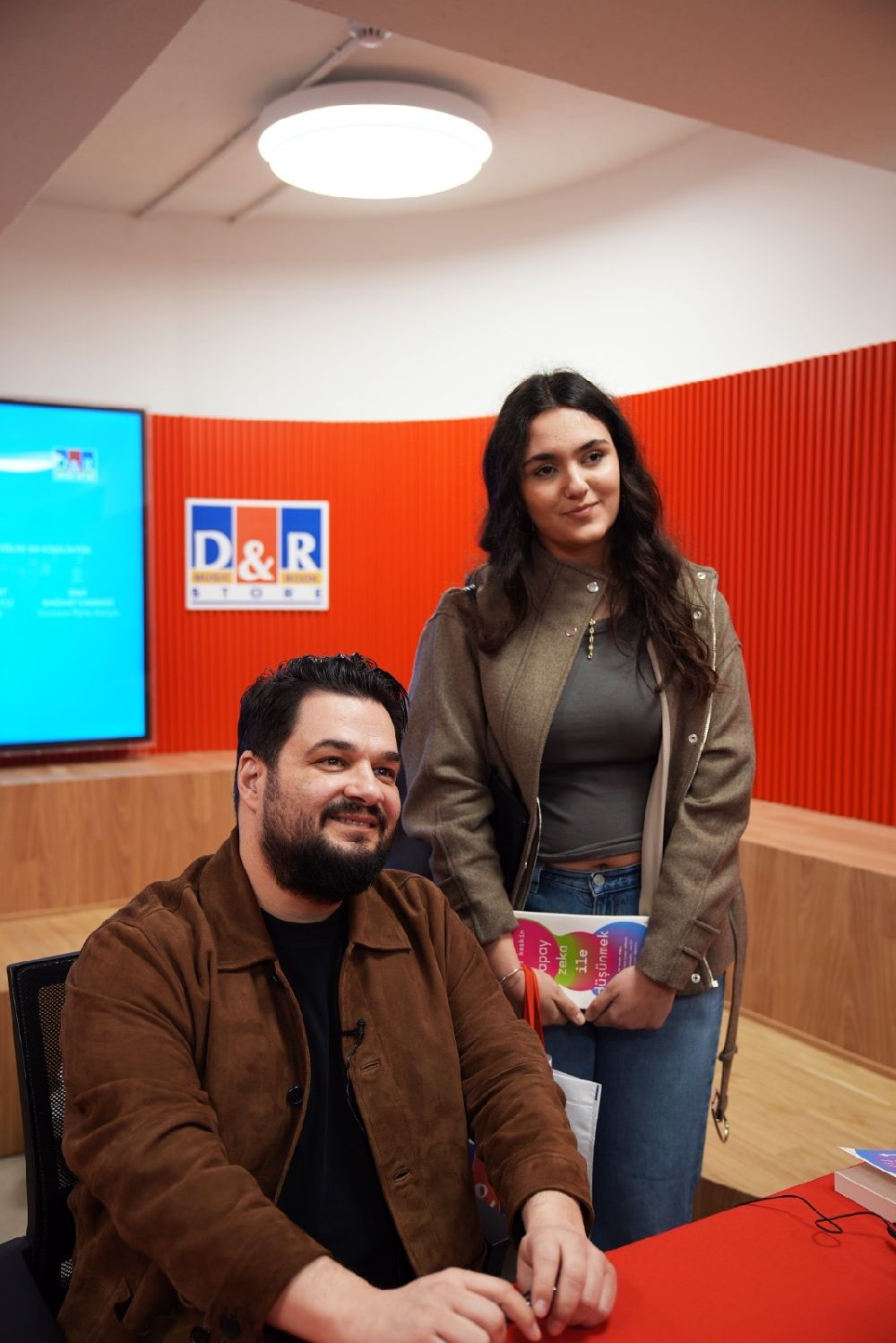 Serdar Keskin'in imza günü ilgiden uzadı
