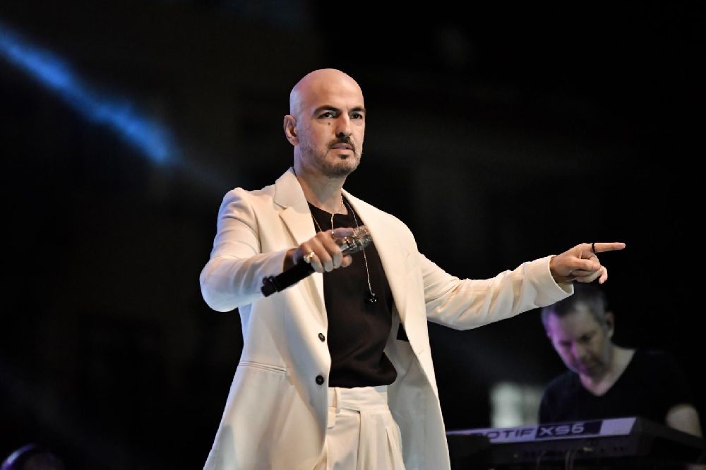 Soner Sarıkabadayı Türkiye turnesinde devam ediyor