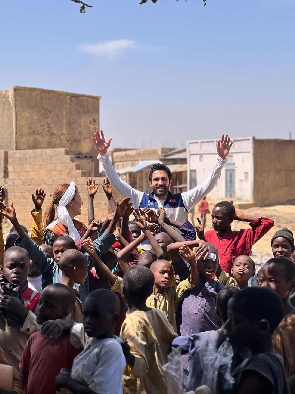 Tuğba Melis Türk ve Emre Özmen yetimlere umut oldu