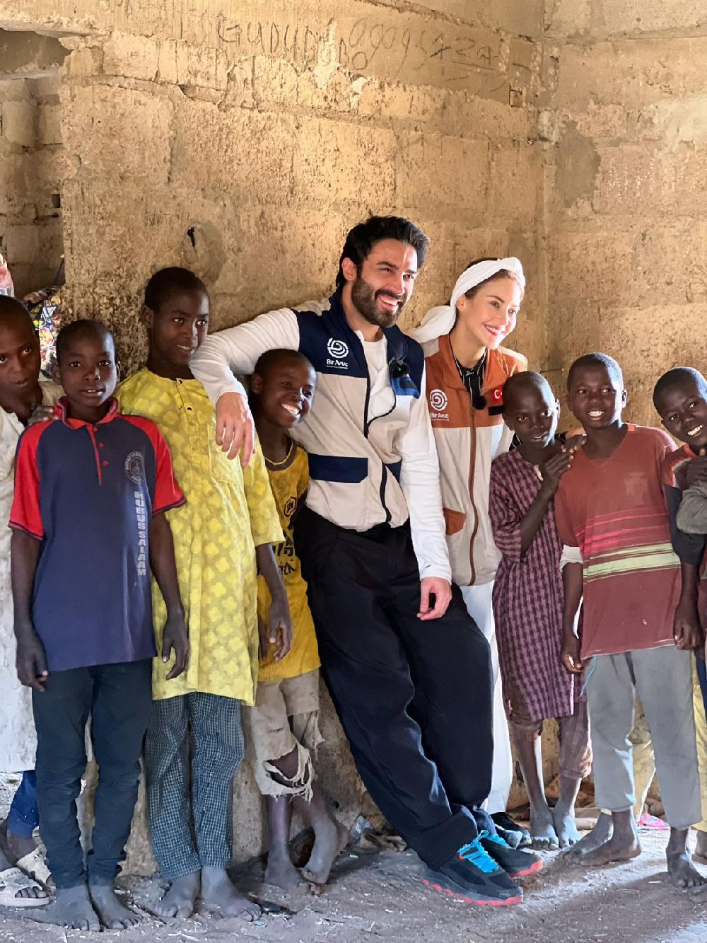 Tuğba Melis Türk ve Emre Özmen yetimlere umut oldu