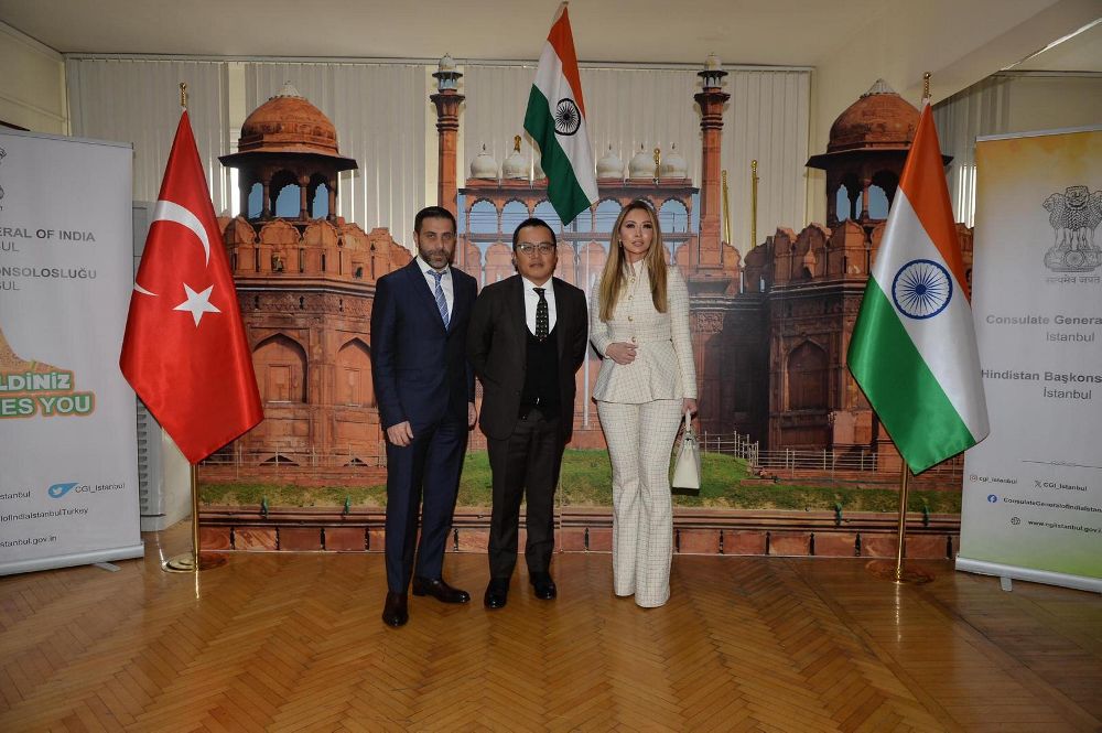  Bollywood renkleriyle alışveriş ve eğlence bir arada