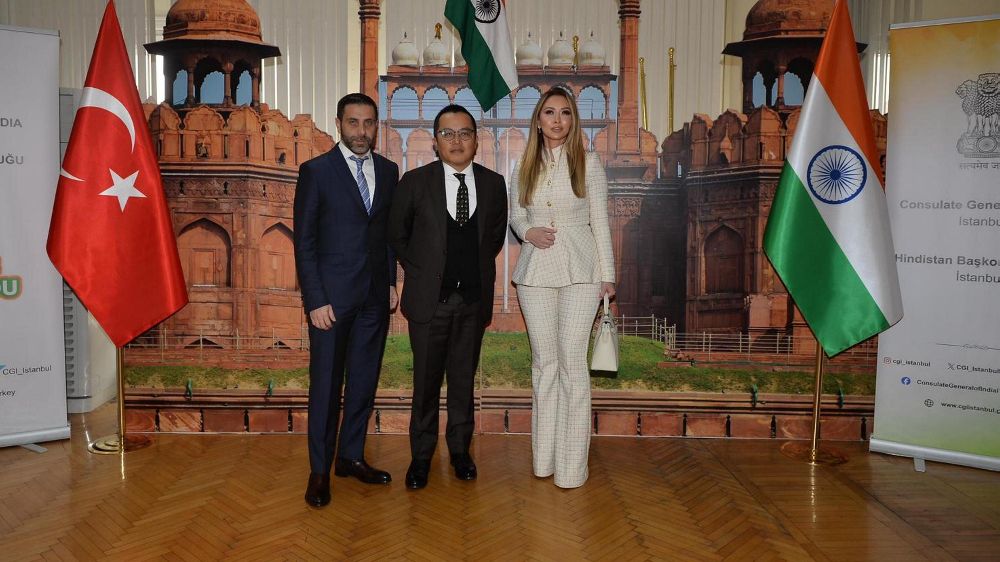  Bollywood renkleriyle alışveriş ve eğlence bir arada