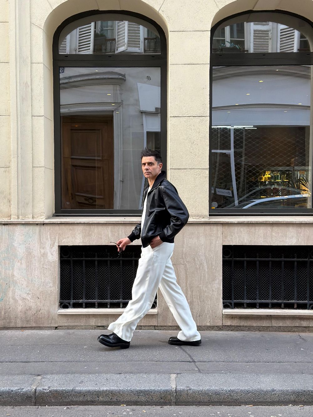 Cansel Elçin’den Paris çıkartması