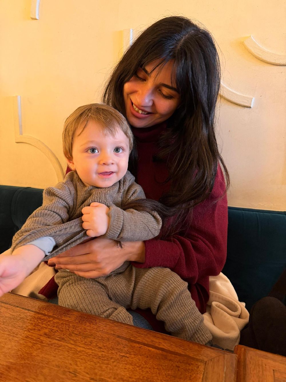 Cansel Elçin ile Tuba Büyüküstün Paris’te yıllar sonra buluştu   