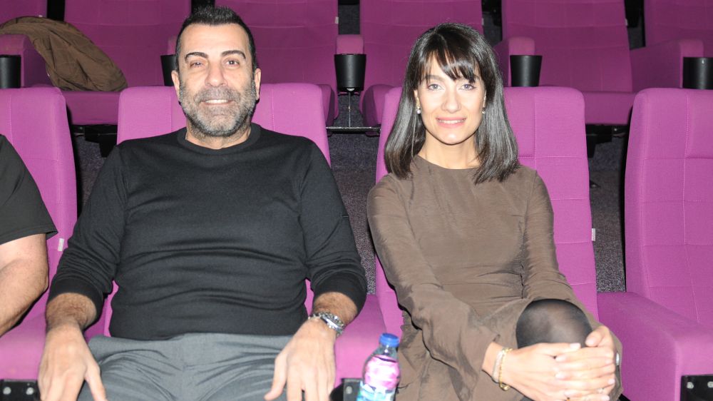 Emre Karayel hem yapımcı hem oyuncu hem oynatıcı