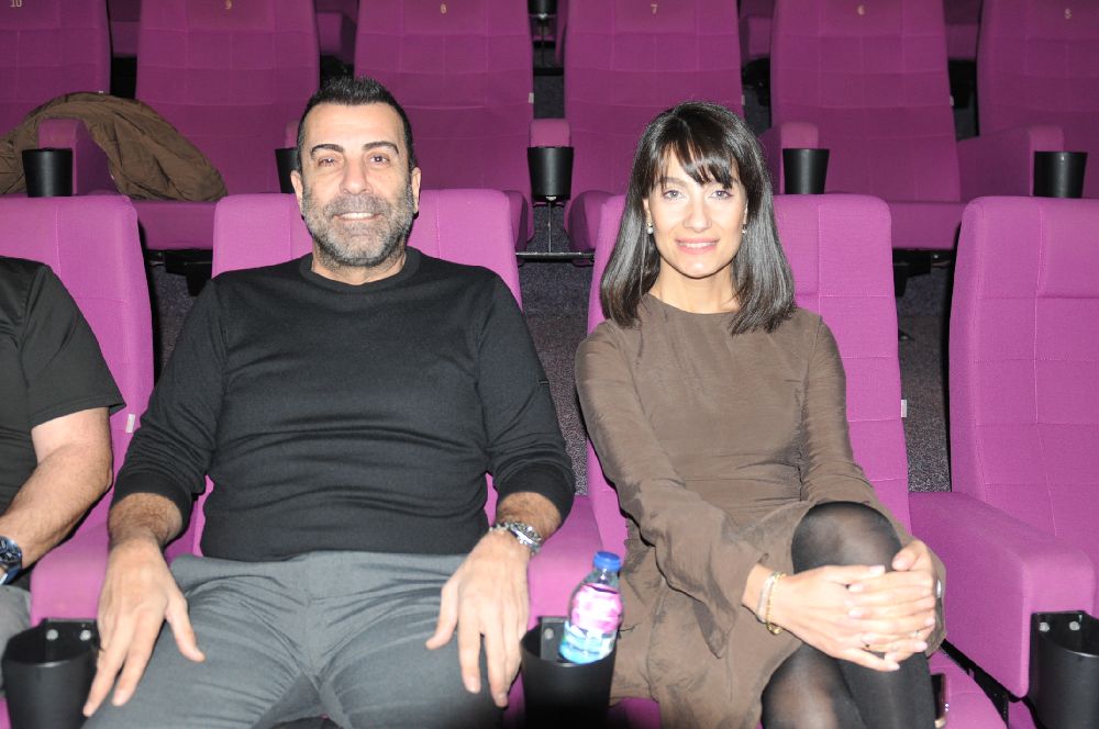 Emre Karayel hem yapımcı hem oyuncu hem oynatıcı