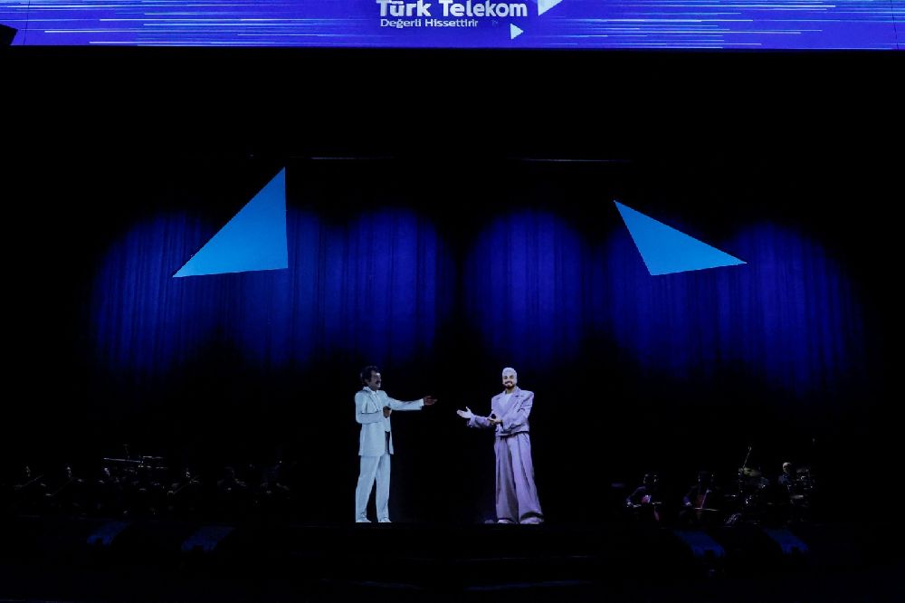 Galada yıldızlar geçidi!