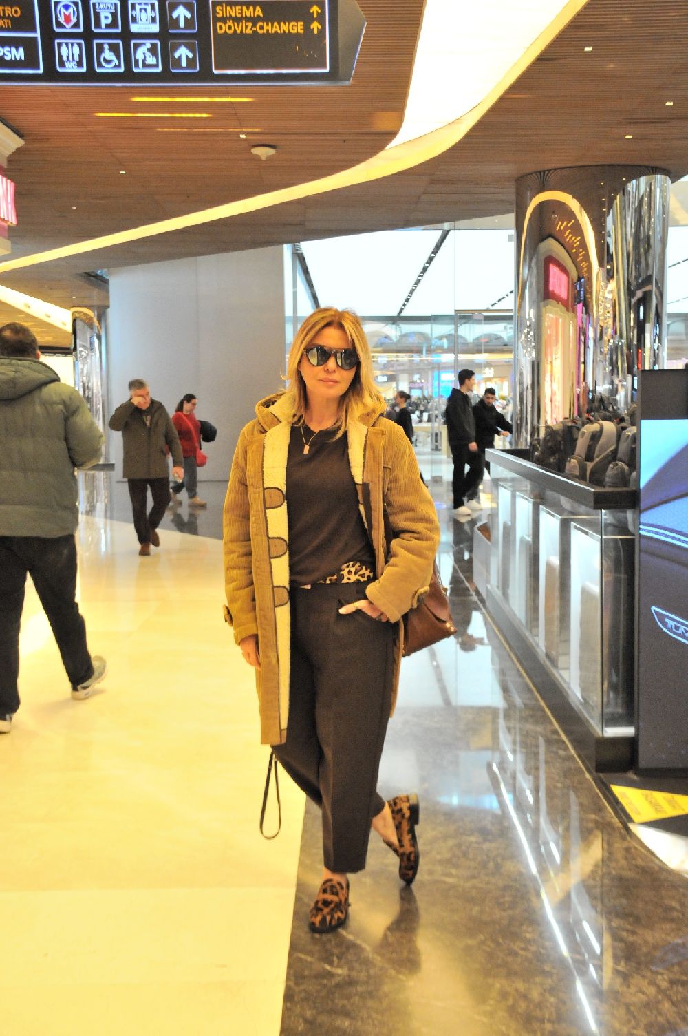 Gülben Ergen'in AVM tarzı